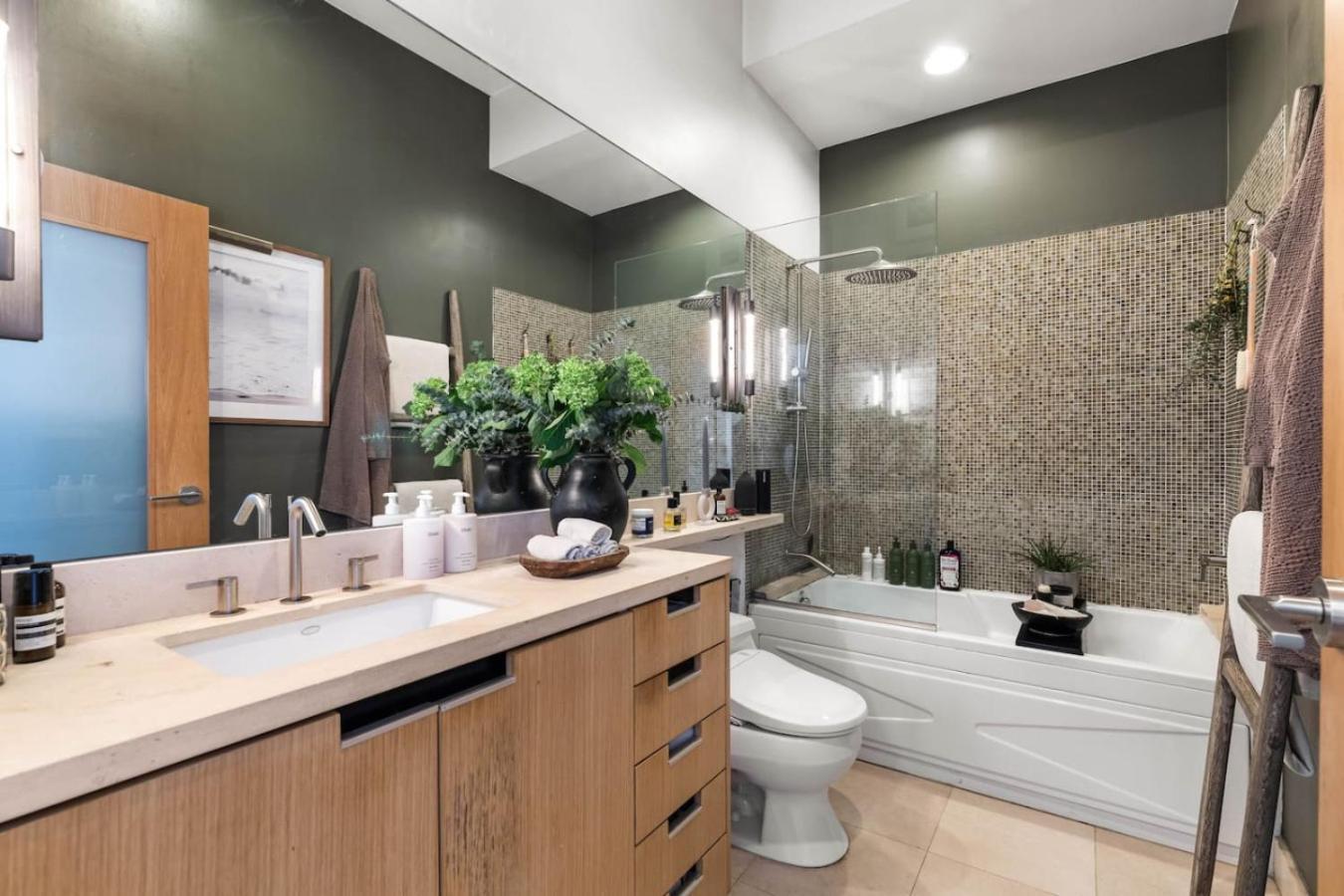 Venice Beachfront Artist Loft *